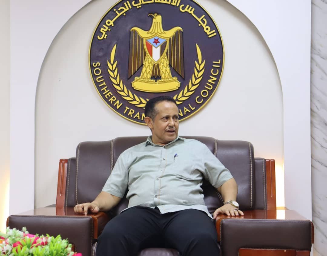 الحالمي يطلع على أوضاع حضرموت ويشيد بمشاركة أبناء المحافظة في مليونية الثبات والقرار بالعاصمة عدن الحالمي يطلع على أوضاع حضرموت ويشيد بمشاركة أبناء المحافظة في مليونية الثبات والقرار بالعاصمة عدن