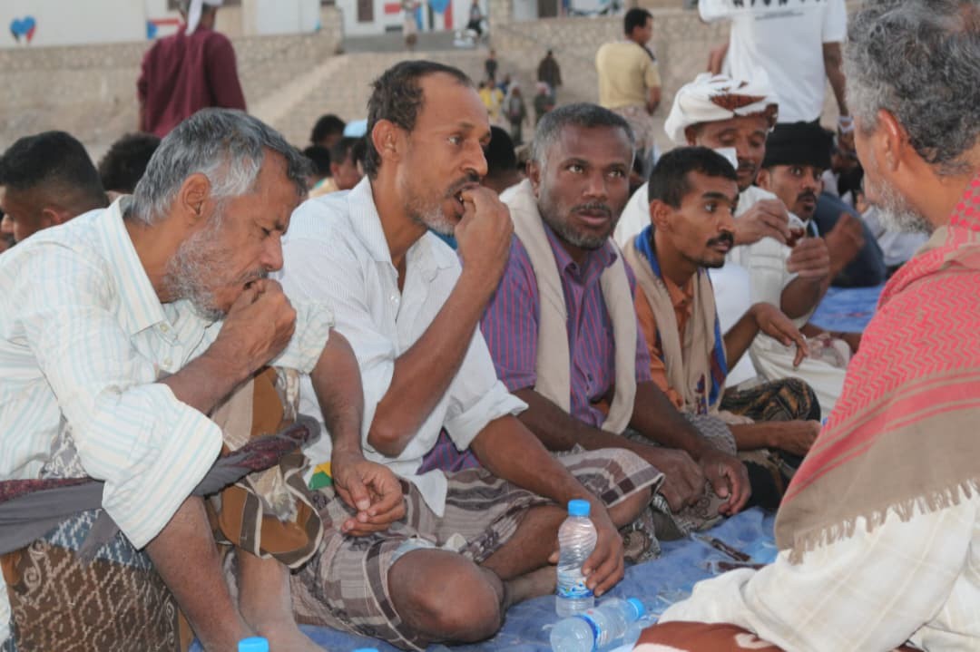 بحضور انتقالي شبام ووفاءً لشهداء المستقبل الواعد.. أهالي المديرية يقيمون مائدة إفطار رمضاني تخليدًا لتضحيات الأبطال بحضور انتقالي شبام ووفاءً لشهداء المستقبل الواعد.. أهالي المديرية يقيمون مائدة إفطار رمضاني تخليدًا لتضحيات الأبطال