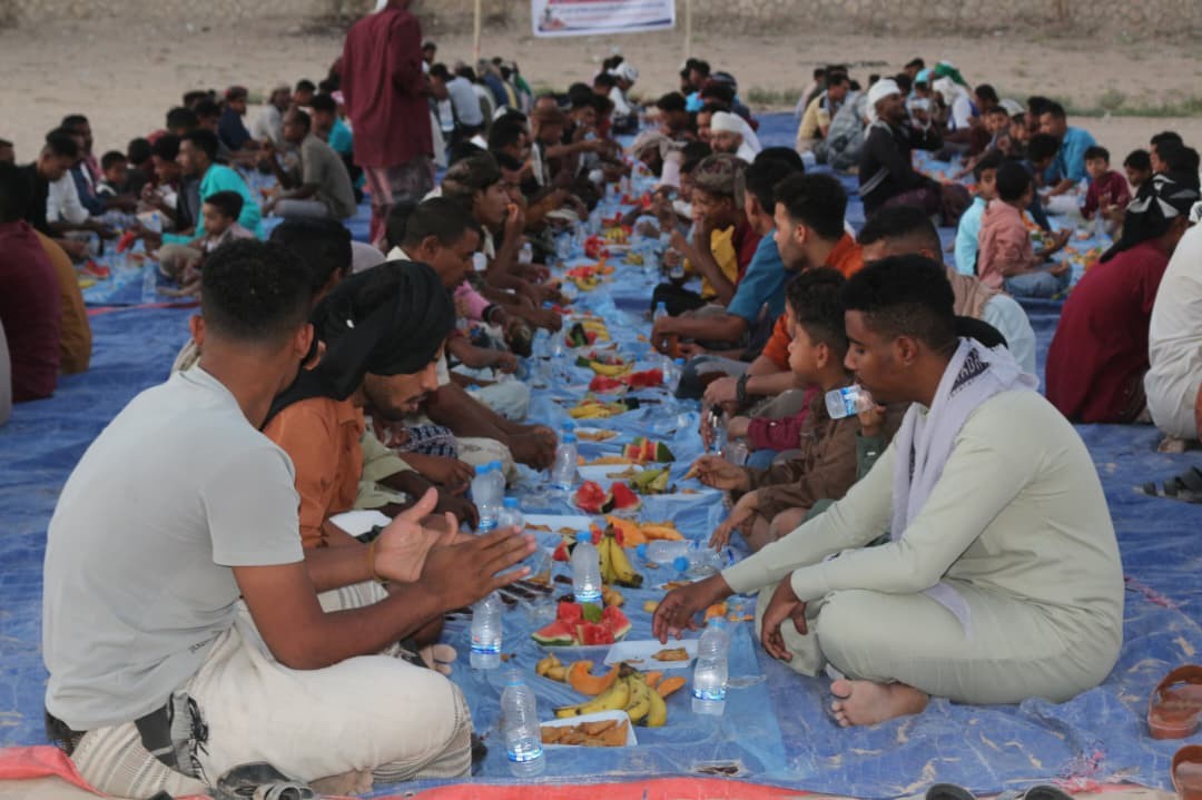 بحضور انتقالي شبام ووفاءً لشهداء المستقبل الواعد.. أهالي المديرية يقيمون مائدة إفطار رمضاني تخليدًا لتضحيات الأبطال بحضور انتقالي شبام ووفاءً لشهداء المستقبل الواعد.. أهالي المديرية يقيمون مائدة إفطار رمضاني تخليدًا لتضحيات الأبطال