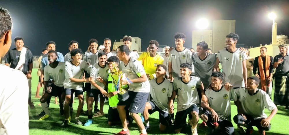 أقيمت برعاية الرئيس الزُبيدي.. اختتام بطولة سقطرى جوهرة الجنوب لكرة القدم أقيمت برعاية الرئيس الزُبيدي.. اختتام بطولة سقطرى جوهرة الجنوب لكرة القدم