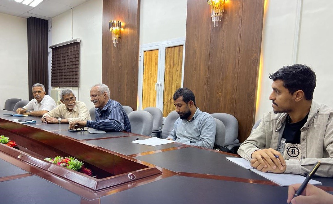 الزامكي يرأس اجتماعاً استثنائياً لرؤساء القيادة المحلية بمديريات العاصمة عدن الزامكي يرأس اجتماعاً استثنائياً لرؤساء القيادة المحلية بمديريات العاصمة عدن