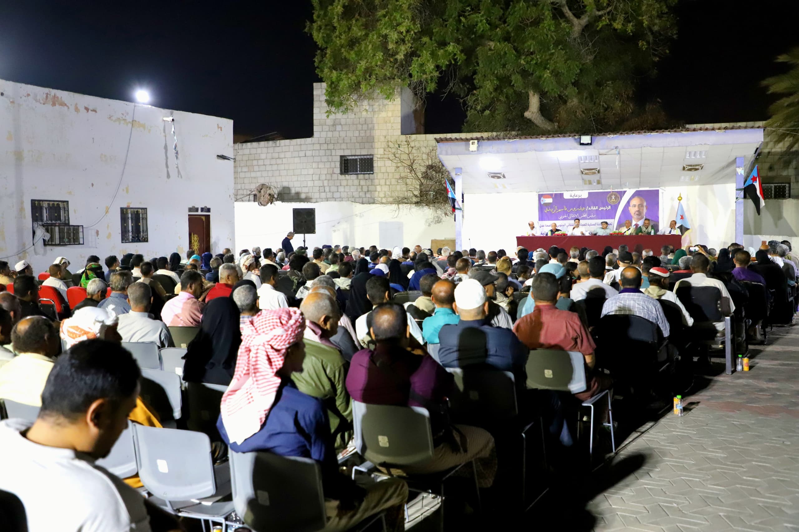 برعاية الرئيس الزُبيدي.. لقاء موسع لانتقالي العاصمة عدن يناقش التحديات السياسية ويؤكد مواصلة النضال حتى استعادة دولة الجنوب برعاية الرئيس الزُبيدي.. لقاء موسع لانتقالي العاصمة عدن يناقش التحديات السياسية ويؤكد مواصلة النضال حتى استعادة دولة الجنوب