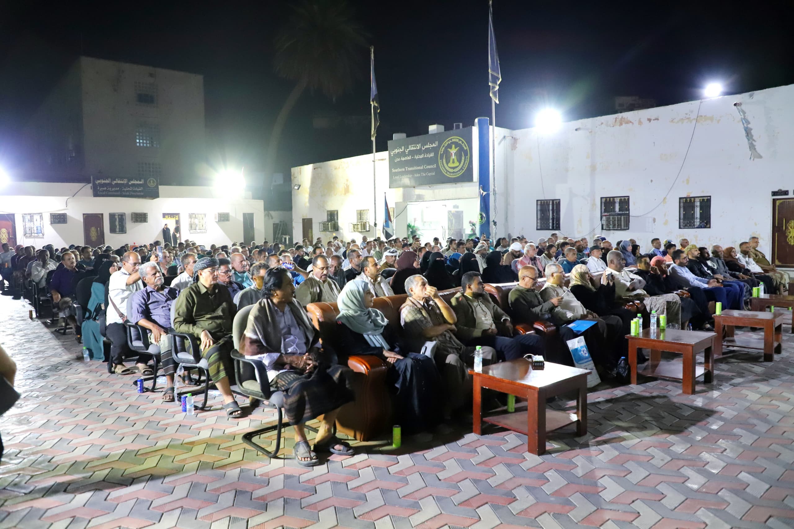برعاية الرئيس الزُبيدي.. لقاء موسع لانتقالي العاصمة عدن يناقش التحديات السياسية ويؤكد مواصلة النضال حتى استعادة دولة الجنوب برعاية الرئيس الزُبيدي.. لقاء موسع لانتقالي العاصمة عدن يناقش التحديات السياسية ويؤكد مواصلة النضال حتى استعادة دولة الجنوب