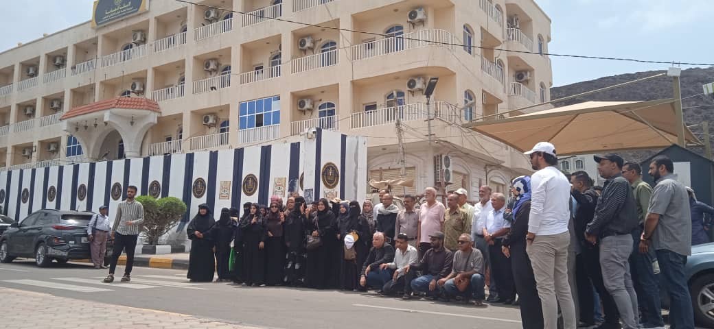 للأسبوع الثالث على التوالي سلطات الأمر الواقع تستمر في منع كادر الأمانة العامة للمجلس من عملهم للأسبوع الثالث على التوالي سلطات الأمر الواقع تستمر في منع كادر الأمانة العامة للمجلس من عملهم