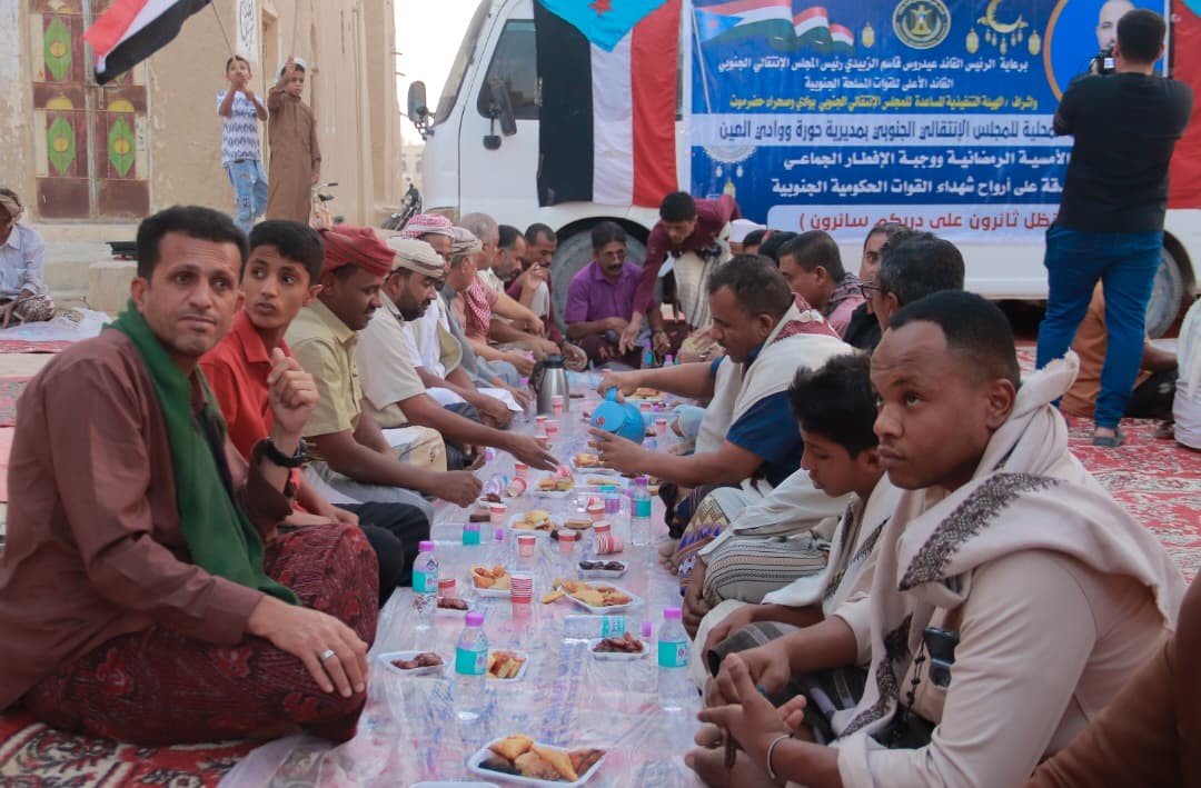 برعاية الرئيس الزُبيدي.. انتقالي حورة ووادي العين يقيم أمسية رمضانية ومأدبة إفطار جماعي برعاية الرئيس الزُبيدي.. انتقالي حورة ووادي العين يقيم أمسية رمضانية ومأدبة إفطار جماعي