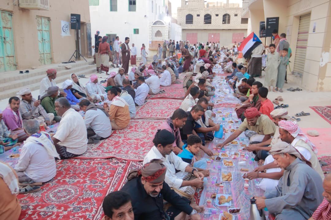 برعاية الرئيس الزُبيدي.. انتقالي حورة ووادي العين يقيم أمسية رمضانية ومأدبة إفطار جماعي برعاية الرئيس الزُبيدي.. انتقالي حورة ووادي العين يقيم أمسية رمضانية ومأدبة إفطار جماعي