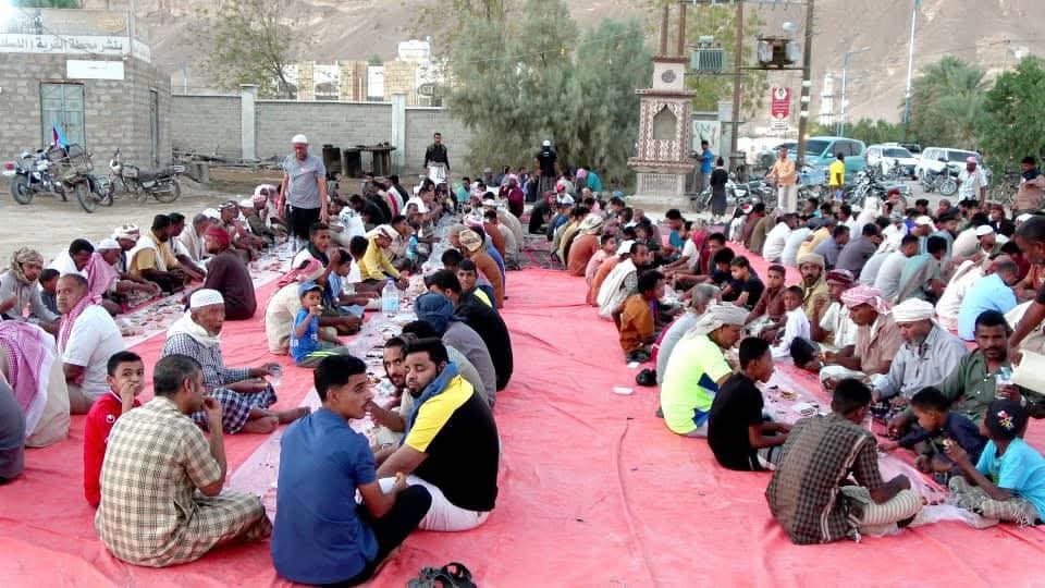 بحضور قيادة انتقالي وادي حضرموت.. أبناء قرية اللسك يقيمون إفطارًا جماعيًا وفاءً لشهداء الجنوب بحضور قيادة انتقالي وادي حضرموت.. أبناء قرية اللسك يقيمون إفطارًا جماعيًا وفاءً لشهداء الجنوب
