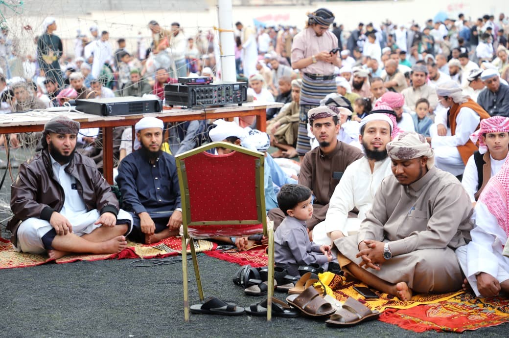 القائم بأعمال الأمين العام وعدد من قيادة المجلس يؤدون صلاة العيد بالعاصمة عدن القائم بأعمال الأمين العام وعدد من قيادة المجلس يؤدون صلاة العيد بالعاصمة عدن