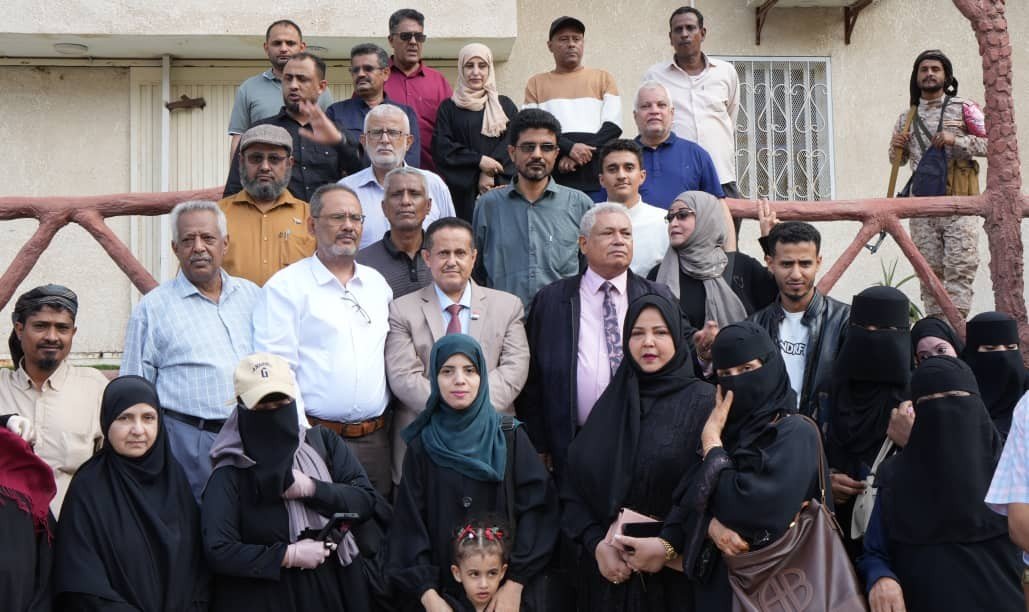 الأمانة العامة تؤكد مواصلة الوقفة الاحتجاجية والتصعيد رفضاً لإغلاق مقرها بالعاصمة عدن الأمانة العامة تؤكد مواصلة الوقفة الاحتجاجية والتصعيد رفضاً لإغلاق مقرها بالعاصمة عدن