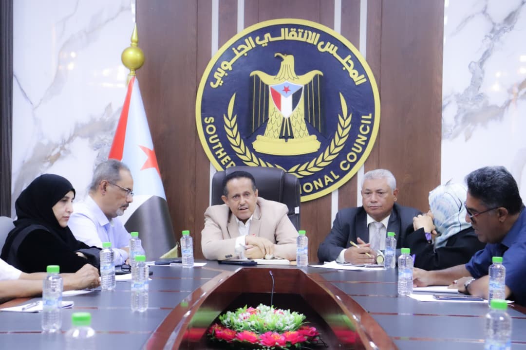 الأمانة العامة تقف أمام مستجدات الأوضاع السياسية والخدمية والأمنية في محافظات الجنوب الأمانة العامة تقف أمام مستجدات الأوضاع السياسية والخدمية والأمنية في محافظات الجنوب
