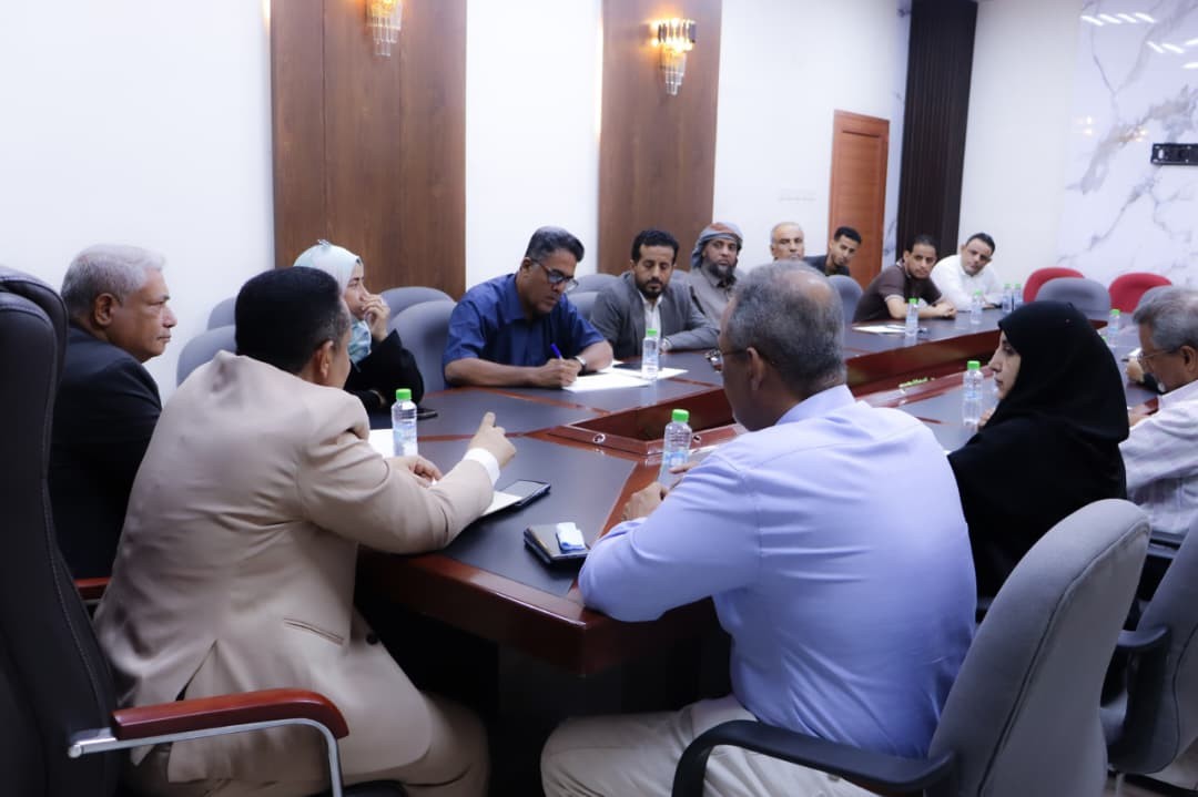 الأمانة العامة تقف أمام مستجدات الأوضاع السياسية والخدمية والأمنية في محافظات الجنوب الأمانة العامة تقف أمام مستجدات الأوضاع السياسية والخدمية والأمنية في محافظات الجنوب