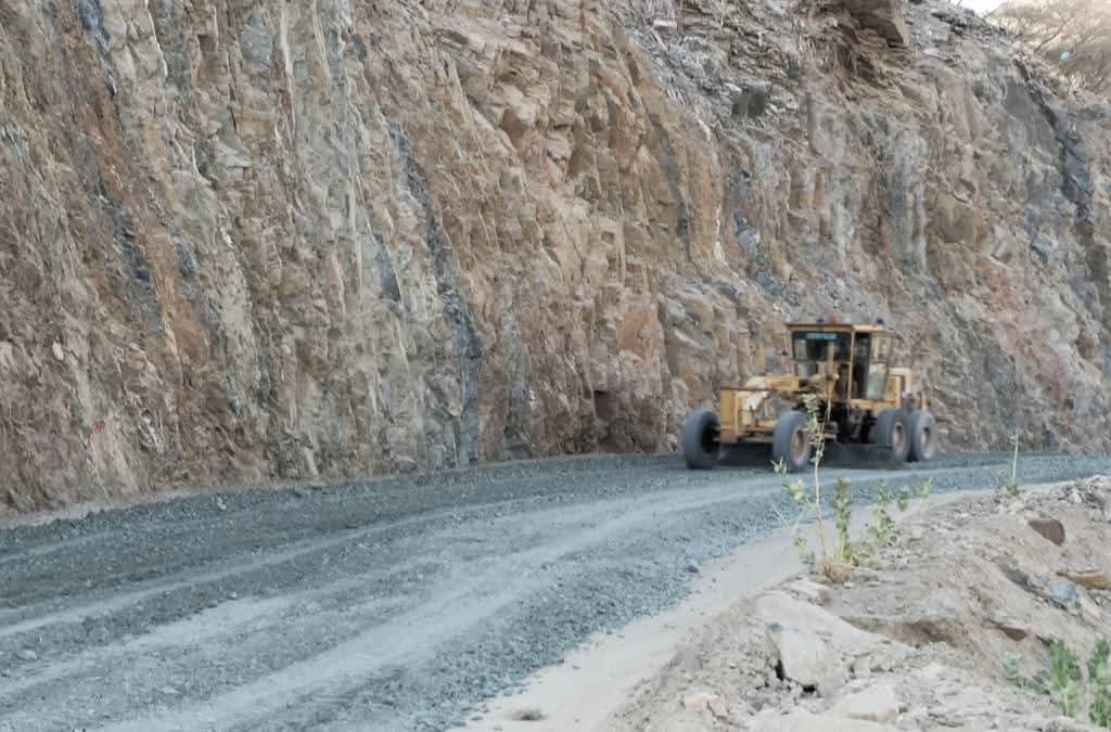 طريق الشهيد أبو اليمامة يرى النور من جديد… تدخل طارئ يسرّع وتيرة الإنجاز في لحج - طريق الشهيد أبو اليمامة يرى النور من جديد… تدخل طارئ يسرّع وتيرة الإنجاز في لحج -