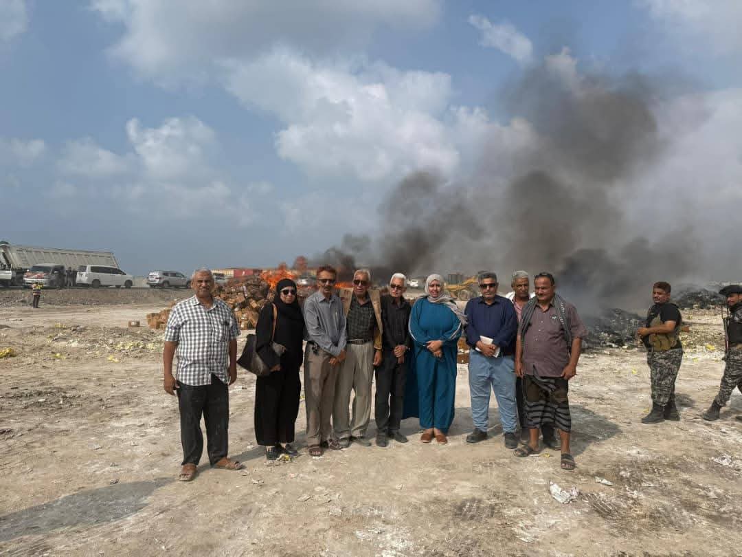 إتلاف 125 طنًا من المحاليل الوريدية غير المطابقة للمواصفات في المنطقة الحرة بعدن إتلاف 125 طنًا من المحاليل الوريدية غير المطابقة للمواصفات في المنطقة الحرة بعدن