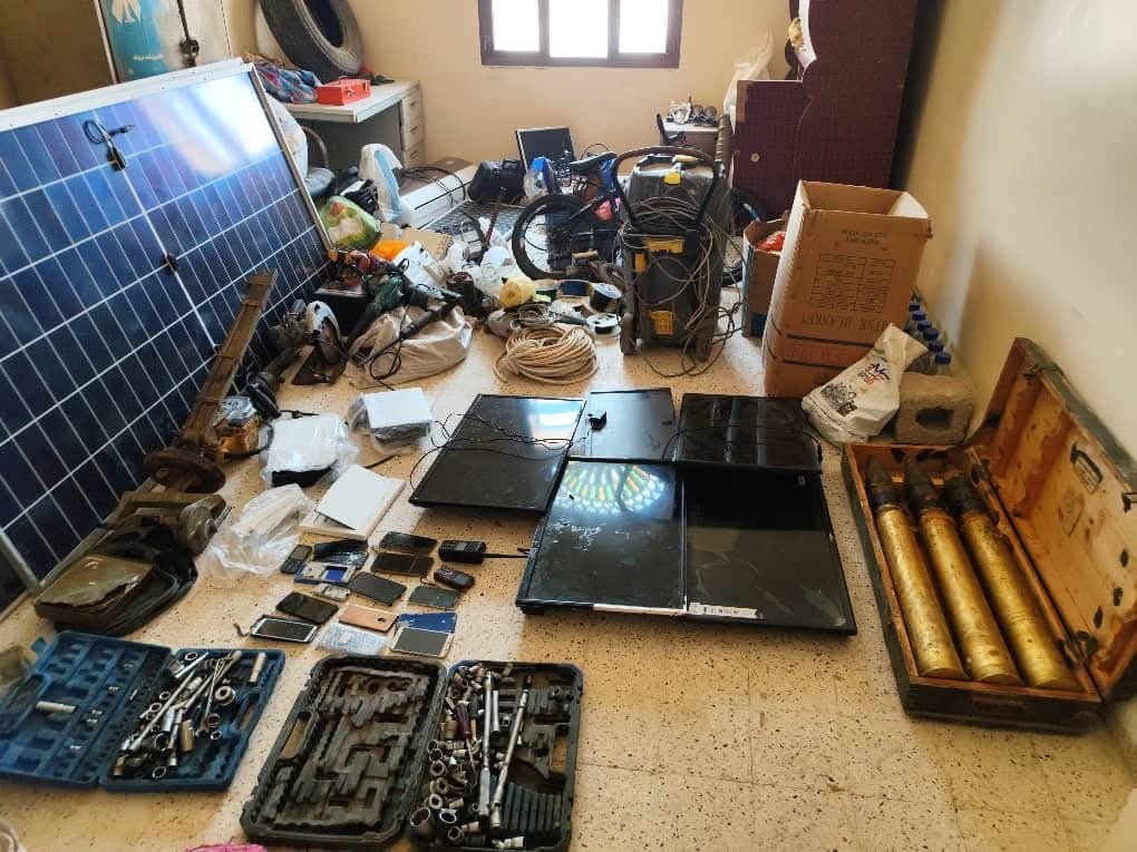 ضبط خلية إجرامية واستعادة منهوبات الدولة وممتلكات مواطنين بالمهرة - ضبط خلية إجرامية واستعادة منهوبات الدولة وممتلكات مواطنين بالمهرة -