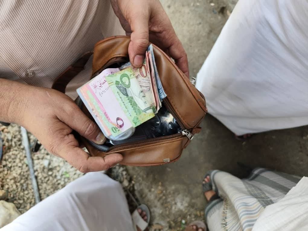 ضبط خلية إجرامية واستعادة منهوبات الدولة وممتلكات مواطنين بالمهرة - ضبط خلية إجرامية واستعادة منهوبات الدولة وممتلكات مواطنين بالمهرة -