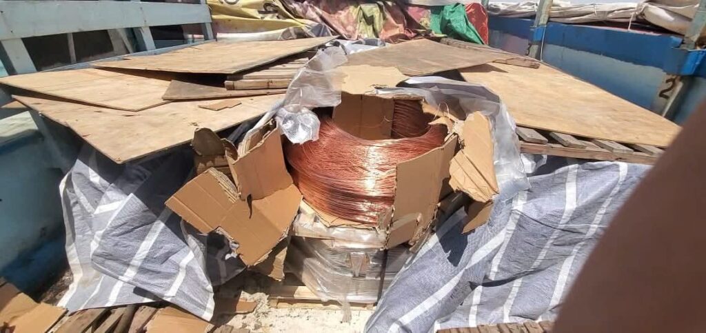 قوات العمالقة الجنوبية تضبط سفينة تهريب قادمة من إيران بالقرب من باب المندب قوات العمالقة الجنوبية تضبط سفينة تهريب قادمة من إيران بالقرب من باب المندب