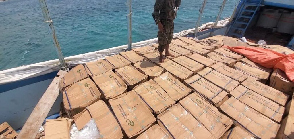 قوات العمالقة الجنوبية تضبط سفينة تهريب قادمة من إيران بالقرب من باب المندب قوات العمالقة الجنوبية تضبط سفينة تهريب قادمة من إيران بالقرب من باب المندب