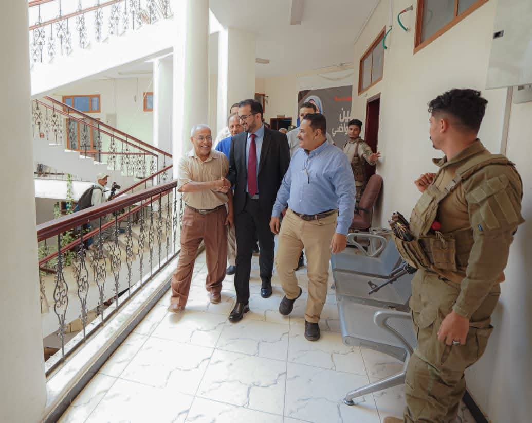 وزير الخدمة المدنية يتفقد مستوى الانضباط في عدد من الوزارات عقب انتهاء إجازة عيد الفطر - وزير الخدمة المدنية يتفقد مستوى الانضباط في عدد من الوزارات عقب انتهاء إجازة عيد الفطر -