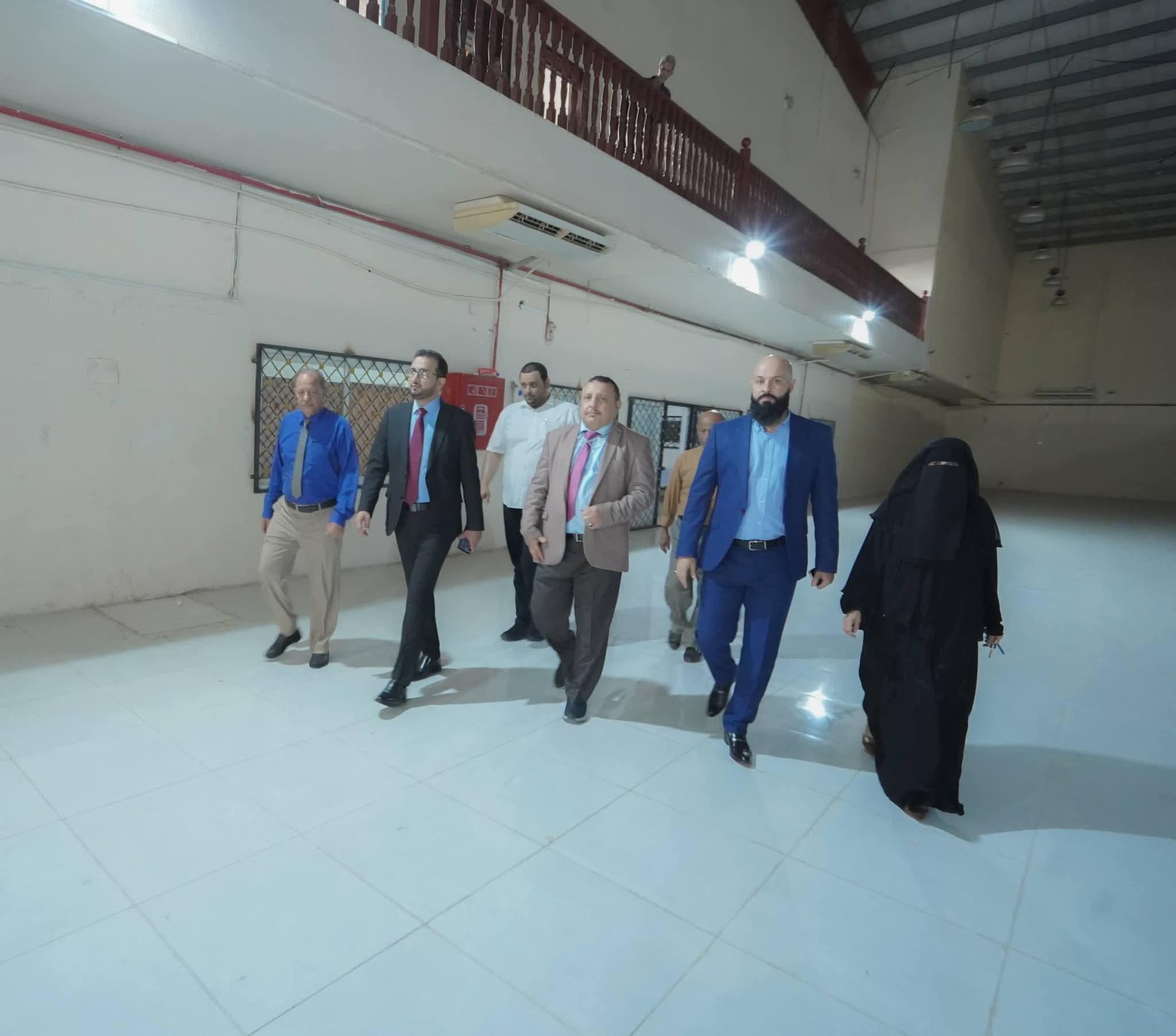 وزير الخدمة المدنية يتفقد مستوى الانضباط في عدد من الوزارات عقب انتهاء إجازة عيد الفطر - وزير الخدمة المدنية يتفقد مستوى الانضباط في عدد من الوزارات عقب انتهاء إجازة عيد الفطر -