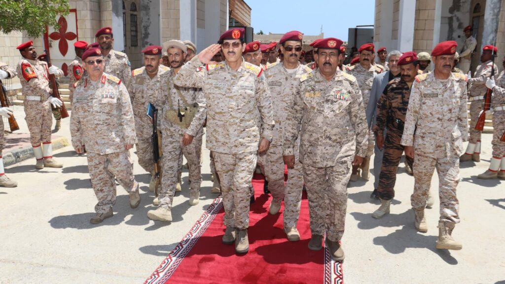 وزير الدفاع يعقد اجتماعاً عسكرياً موسعاً مع قيادة المنطقة العسكرية الثانية وزير الدفاع يعقد اجتماعاً عسكرياً موسعاً مع قيادة المنطقة العسكرية الثانية