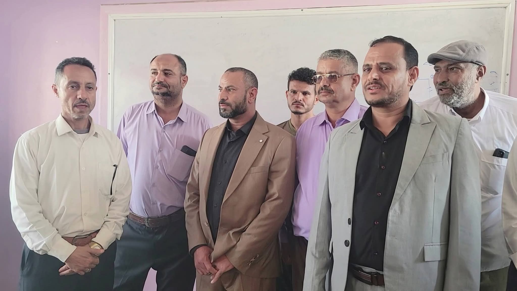 محافظ الضالع يتفقد التعليم في أول يوم دراسي بعد العيد - محافظ الضالع يتفقد التعليم في أول يوم دراسي بعد العيد -