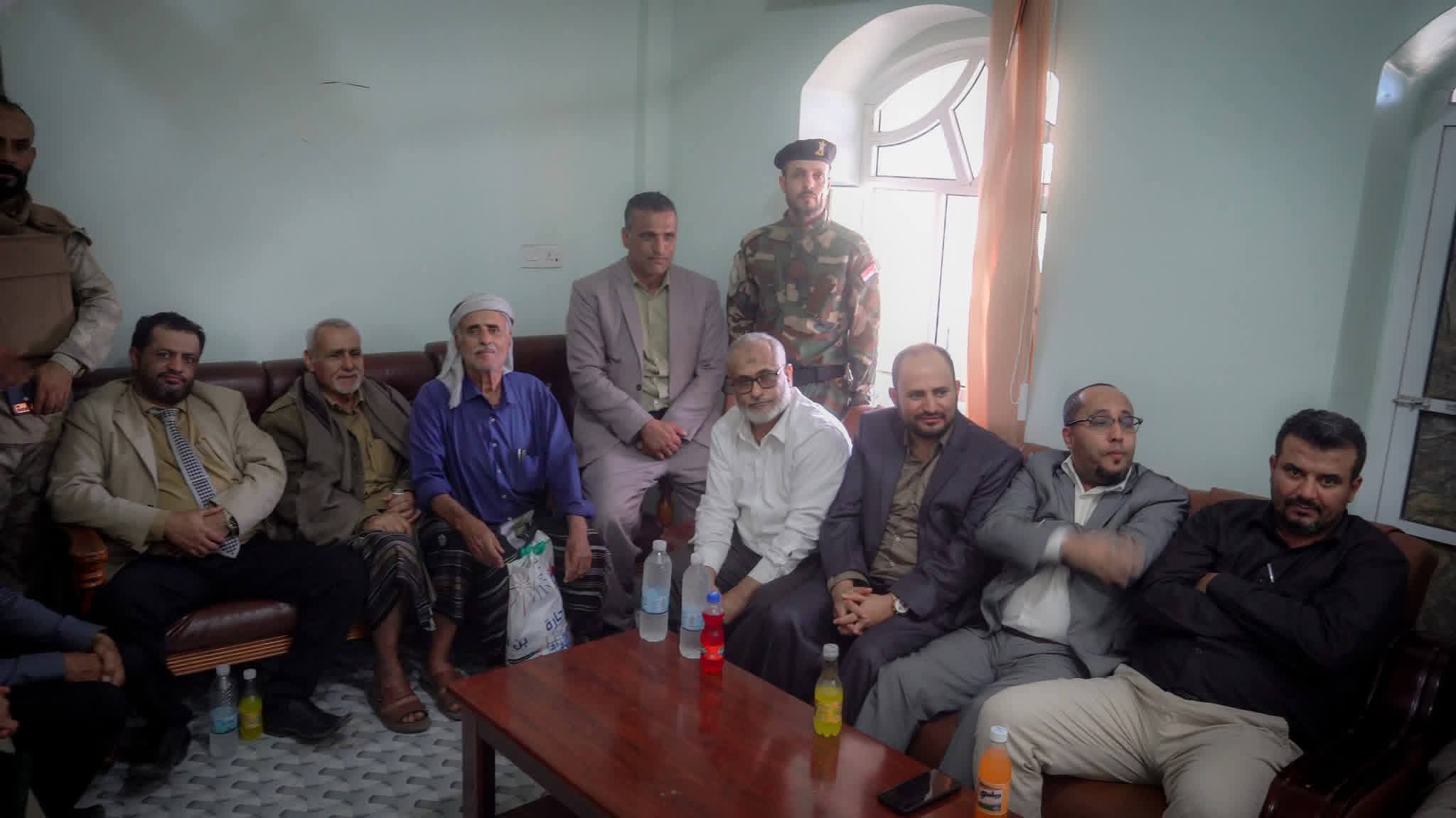 القاضي الحصيني يستقبل محافظ محافظة الضالع ويؤكد أهمية تنسيق الجهود بين السلطتين القضائية والمحلية - القاضي الحصيني يستقبل محافظ محافظة الضالع ويؤكد أهمية تنسيق الجهود بين السلطتين القضائية والمحلية -