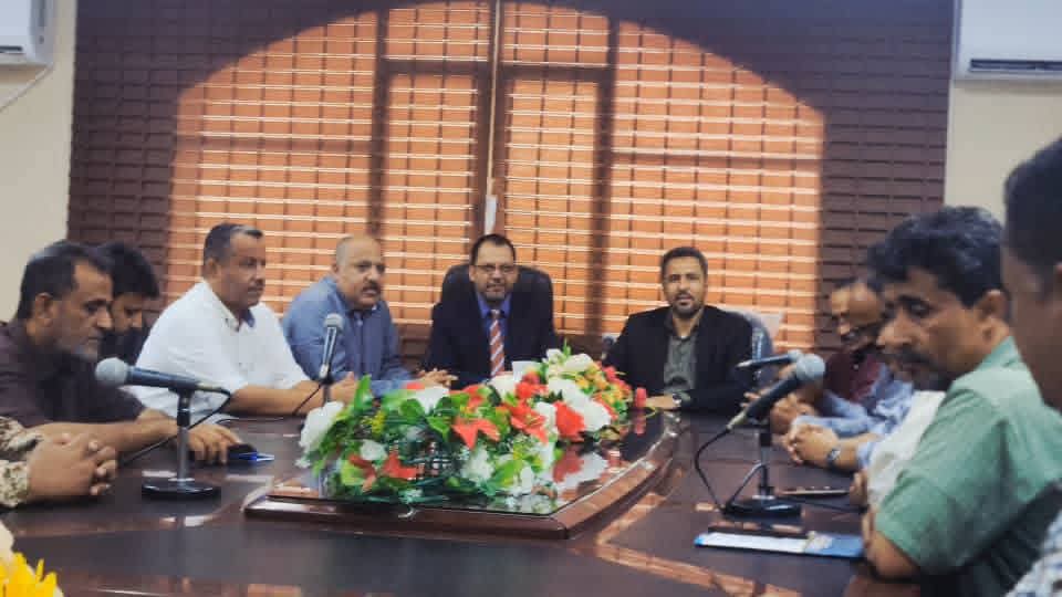 محافظ لحج يضع وزير الكهرباء أمام معاناة القطاع ويبحث حلولاً عاجلة قبل الصيف - محافظ لحج يضع وزير الكهرباء أمام معاناة القطاع ويبحث حلولاً عاجلة قبل الصيف -