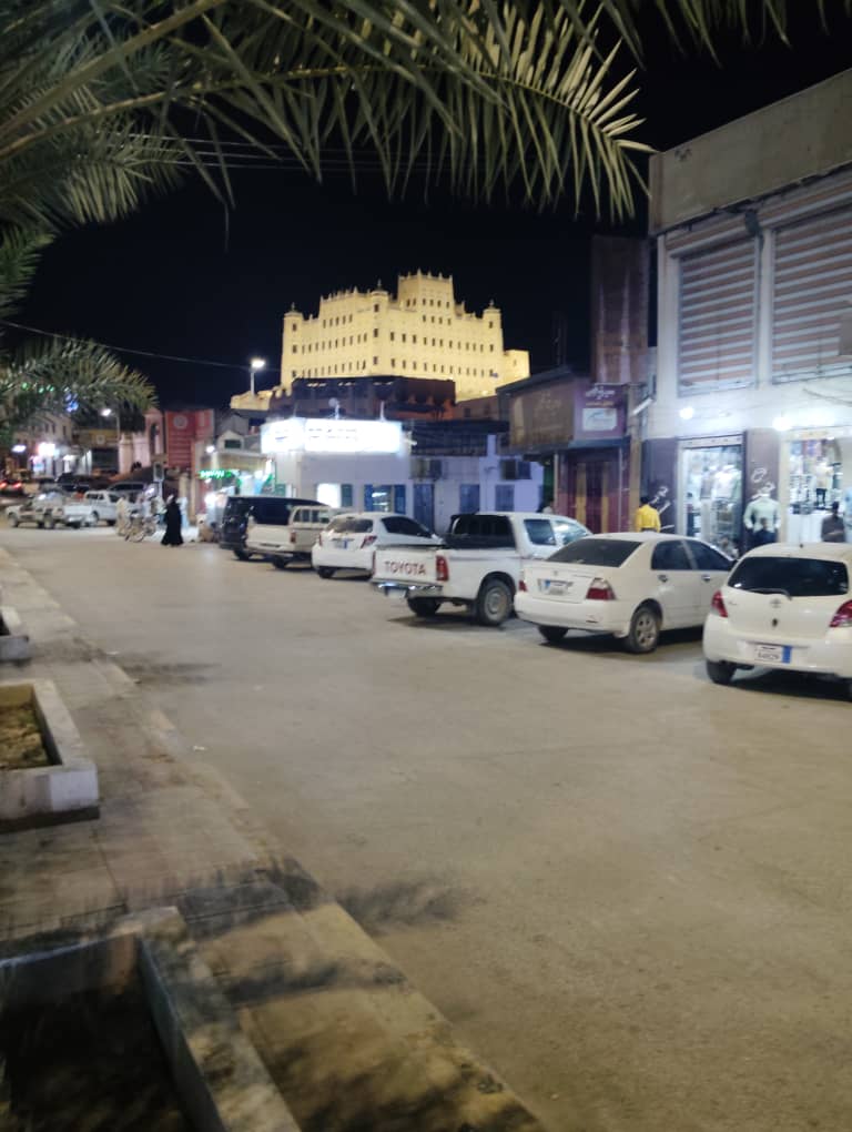 ليالي رمضان في سيئون… نكهة روحانية وسحر لا يُضاهى في جوهرة الوادي والصحراء ليالي رمضان في سيئون… نكهة روحانية وسحر لا يُضاهى في جوهرة الوادي والصحراء