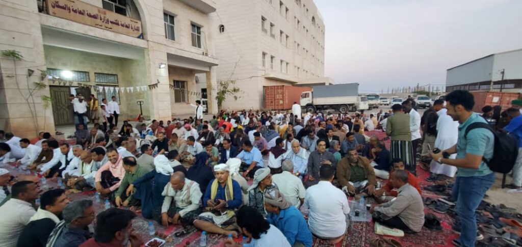 مكتب وزارة الصحة العامة والسكان يقيم الإفطار الرمضاني السنوي للكوادر الصحية بساحل حضرموت مكتب وزارة الصحة العامة والسكان يقيم الإفطار الرمضاني السنوي للكوادر الصحية بساحل حضرموت