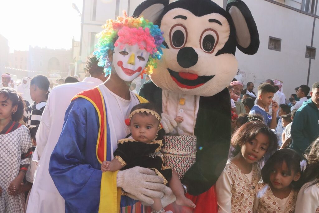 تختيم الأطفال وتمثيل لمناسك الحج والعمرة ومسابقات ثقافية وأناشيد الطفولة في ختم مسجد آل الروشن بسحيل سيئون ليلة النصف من رمضان تختيم الأطفال وتمثيل لمناسك الحج والعمرة ومسابقات ثقافية وأناشيد الطفولة في ختم مسجد آل الروشن بسحيل سيئون ليلة النصف من رمضان