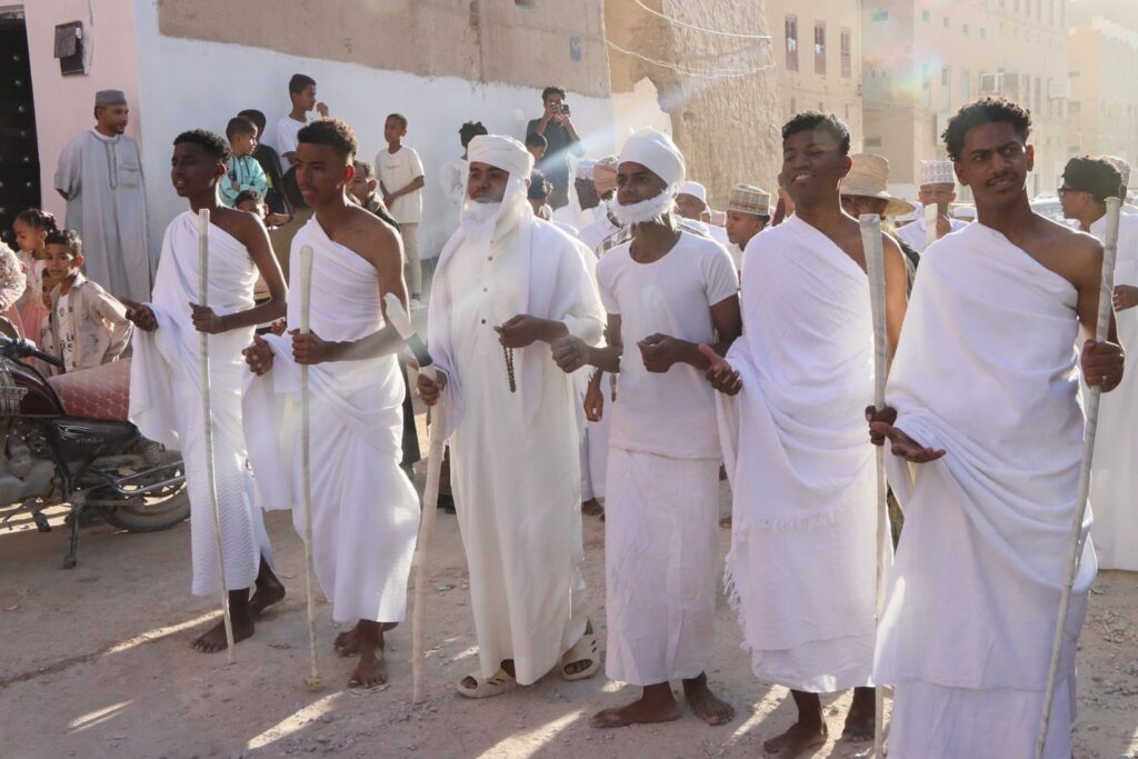 تختيم الأطفال وتمثيل لمناسك الحج والعمرة ومسابقات ثقافية وأناشيد الطفولة في ختم مسجد آل الروشن بسحيل سيئون ليلة النصف من رمضان تختيم الأطفال وتمثيل لمناسك الحج والعمرة ومسابقات ثقافية وأناشيد الطفولة في ختم مسجد آل الروشن بسحيل سيئون ليلة النصف من رمضان