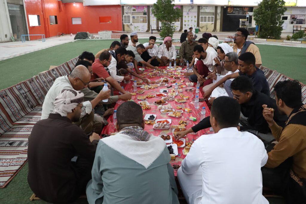 للعام الخامس محكمة شرق المكلا الابتدائية تقيم أمسيتها الرمضانية السنوية لقضاتها وموظفيها للعام الخامس محكمة شرق المكلا الابتدائية تقيم أمسيتها الرمضانية السنوية لقضاتها وموظفيها