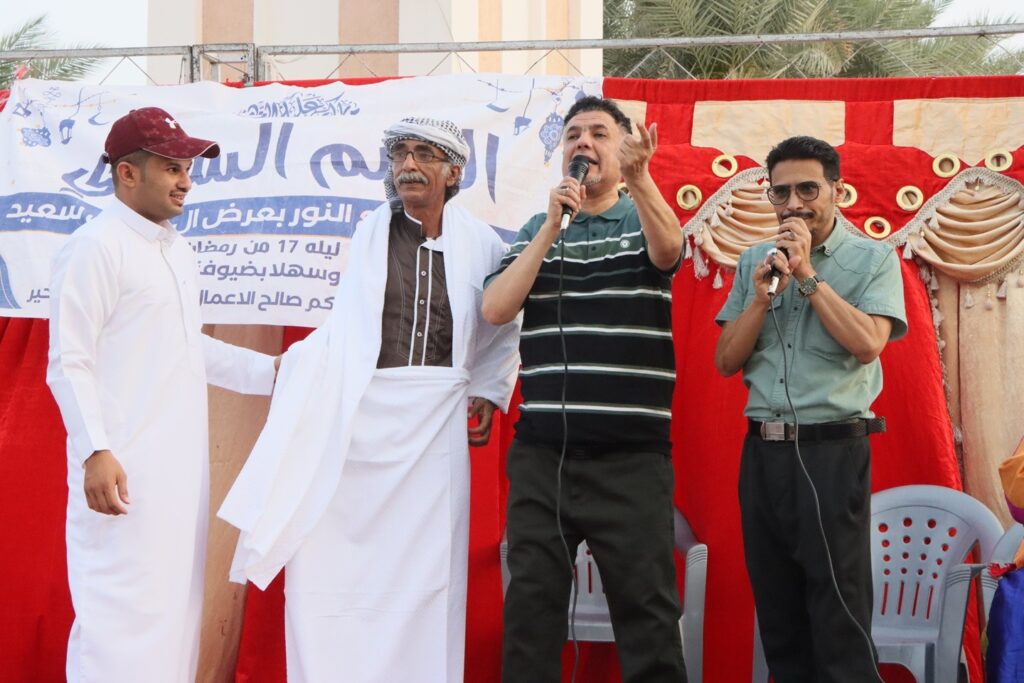 في ختم جامع النور بعرض آل عل بن سعيد بسيئون ..المواطن بالظراف يتحصل على تأشيرة عمرة، وفرقة النمر الكوميدية والإعلامي القدير خالد الجبري يبدعون في ادخال البسمة والفرح للأطفال "صور" في ختم جامع النور بعرض آل عل بن سعيد بسيئون ..المواطن بالظراف يتحصل على تأشيرة عمرة، وفرقة النمر الكوميدية والإعلامي القدير خالد الجبري يبدعون في ادخال البسمة والفرح للأطفال "صور"