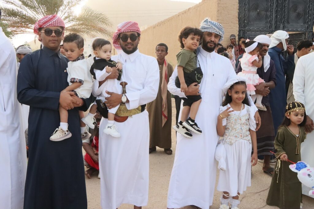 في ختم جامع النور بعرض آل عل بن سعيد بسيئون ..المواطن بالظراف يتحصل على تأشيرة عمرة، وفرقة النمر الكوميدية والإعلامي القدير خالد الجبري يبدعون في ادخال البسمة والفرح للأطفال "صور" في ختم جامع النور بعرض آل عل بن سعيد بسيئون ..المواطن بالظراف يتحصل على تأشيرة عمرة، وفرقة النمر الكوميدية والإعلامي القدير خالد الجبري يبدعون في ادخال البسمة والفرح للأطفال "صور"