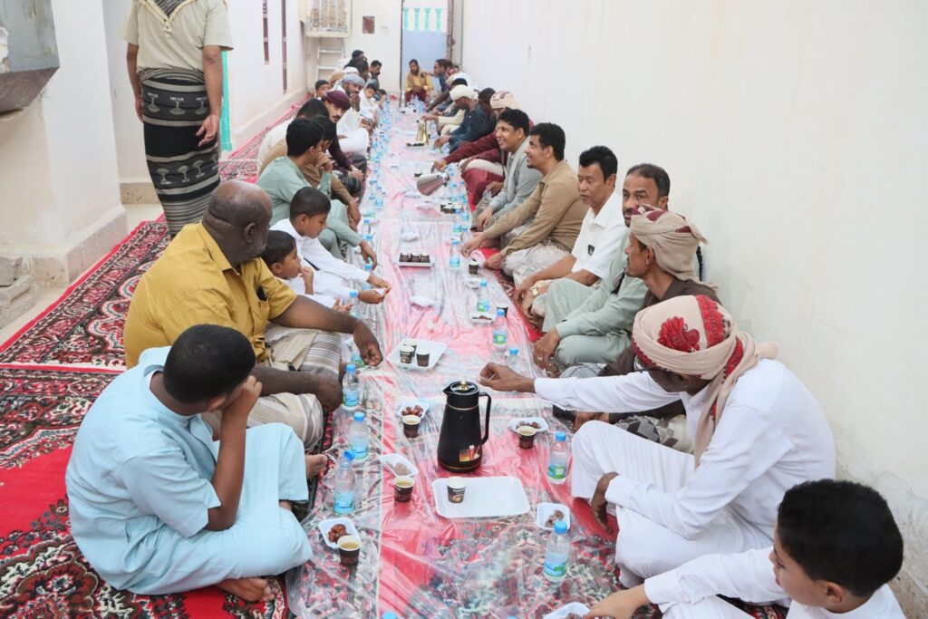 في ختم جامع النور بعرض آل عل بن سعيد بسيئون ..المواطن بالظراف يتحصل على تأشيرة عمرة، وفرقة النمر الكوميدية والإعلامي القدير خالد الجبري يبدعون في ادخال البسمة والفرح للأطفال "صور" في ختم جامع النور بعرض آل عل بن سعيد بسيئون ..المواطن بالظراف يتحصل على تأشيرة عمرة، وفرقة النمر الكوميدية والإعلامي القدير خالد الجبري يبدعون في ادخال البسمة والفرح للأطفال "صور"