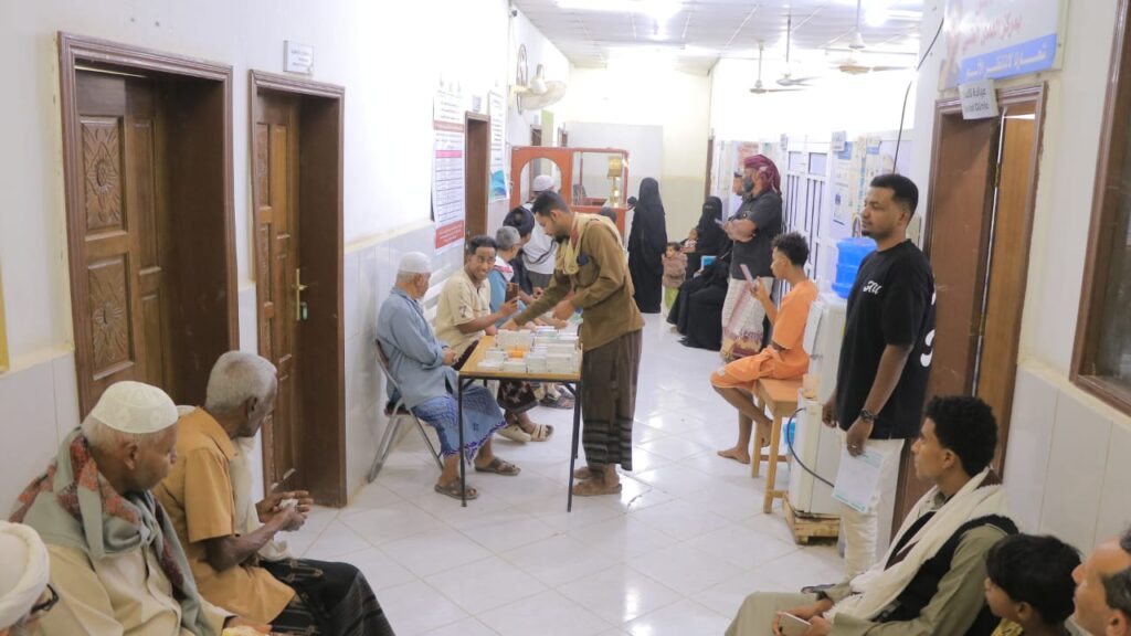 بحضور الوكيل باربّاع جمعية التعاون الحضرمية الخيرية تكرّم رواد العمل الخيري ويتفقد سير العمل بالعيادات الطبية التخصصية بمركز الهدى الطبي بسحيل سيئون بحضور الوكيل باربّاع جمعية التعاون الحضرمية الخيرية تكرّم رواد العمل الخيري ويتفقد سير العمل بالعيادات الطبية التخصصية بمركز الهدى الطبي بسحيل سيئون