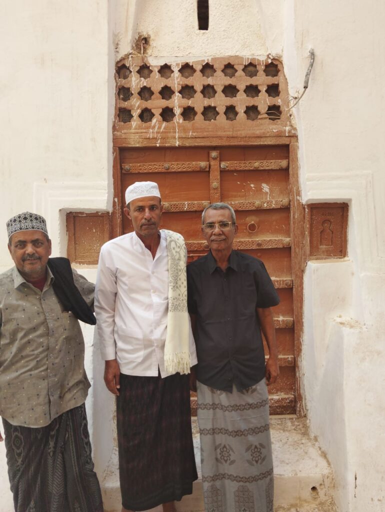 شبام التاريخية تتلألأ في ليالي رمضان.. عدسة الإعلامي أكرم النهدي ترصد روح المدينة وأسواقها العتيقة"صور" شبام التاريخية تتلألأ في ليالي رمضان.. عدسة الإعلامي أكرم النهدي ترصد روح المدينة وأسواقها العتيقة"صور"