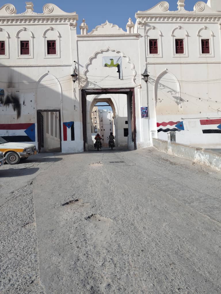 شبام التاريخية تتلألأ في ليالي رمضان.. عدسة الإعلامي أكرم النهدي ترصد روح المدينة وأسواقها العتيقة"صور" شبام التاريخية تتلألأ في ليالي رمضان.. عدسة الإعلامي أكرم النهدي ترصد روح المدينة وأسواقها العتيقة"صور"