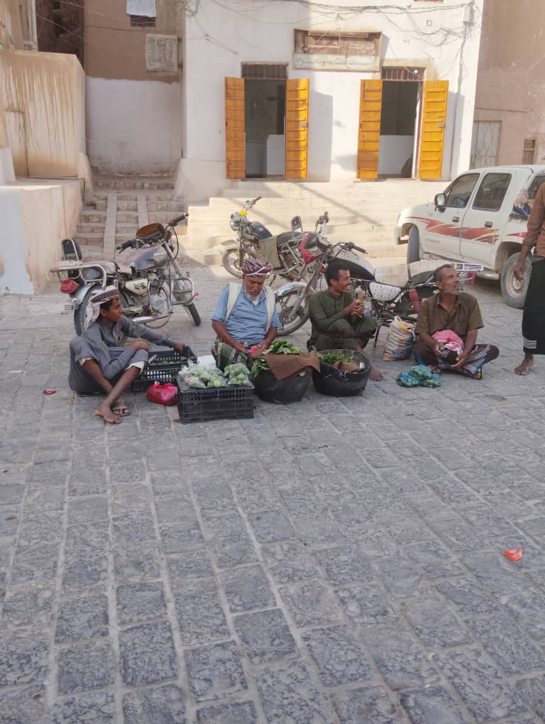 شبام التاريخية تتلألأ في ليالي رمضان.. عدسة الإعلامي أكرم النهدي ترصد روح المدينة وأسواقها العتيقة"صور" شبام التاريخية تتلألأ في ليالي رمضان.. عدسة الإعلامي أكرم النهدي ترصد روح المدينة وأسواقها العتيقة"صور"