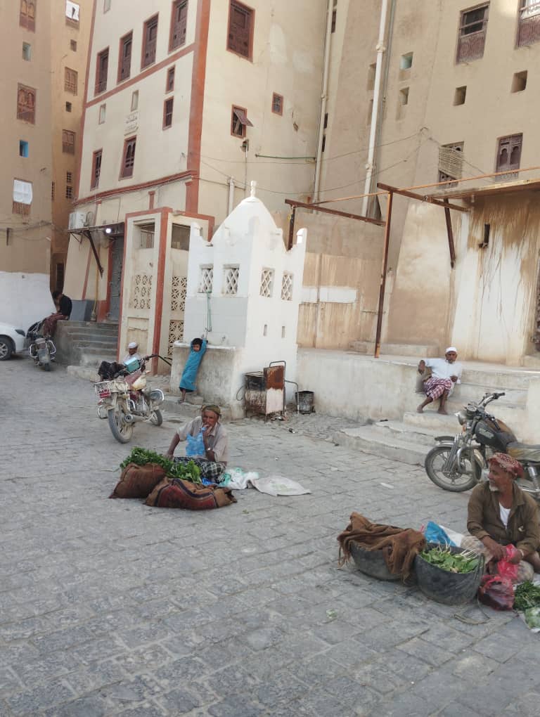 شبام التاريخية تتلألأ في ليالي رمضان.. عدسة الإعلامي أكرم النهدي ترصد روح المدينة وأسواقها العتيقة"صور" شبام التاريخية تتلألأ في ليالي رمضان.. عدسة الإعلامي أكرم النهدي ترصد روح المدينة وأسواقها العتيقة"صور"