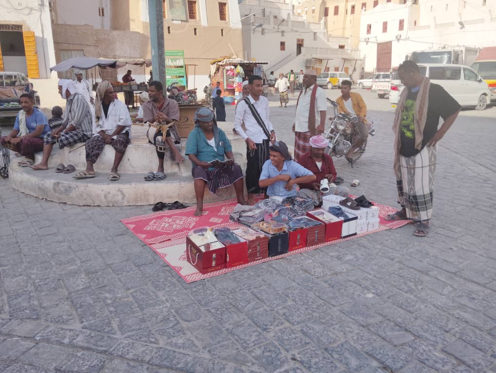 شبام التاريخية تتلألأ في ليالي رمضان.. عدسة الإعلامي أكرم النهدي ترصد روح المدينة وأسواقها العتيقة"صور" شبام التاريخية تتلألأ في ليالي رمضان.. عدسة الإعلامي أكرم النهدي ترصد روح المدينة وأسواقها العتيقة"صور"