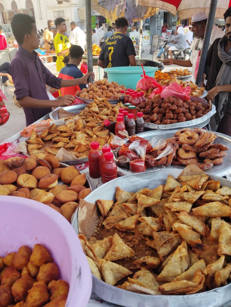 سيئون تتألق في رمضان.. أسواق نابضة بالحياة ومساجد عامرة وروائح البخور تملأ الأجواء "صور" سيئون تتألق في رمضان.. أسواق نابضة بالحياة ومساجد عامرة وروائح البخور تملأ الأجواء "صور"