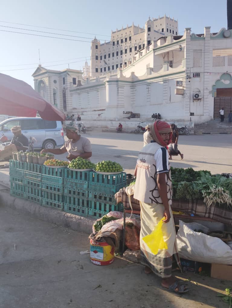 سيئون تتألق في رمضان.. أسواق نابضة بالحياة ومساجد عامرة وروائح البخور تملأ الأجواء "صور" سيئون تتألق في رمضان.. أسواق نابضة بالحياة ومساجد عامرة وروائح البخور تملأ الأجواء "صور"