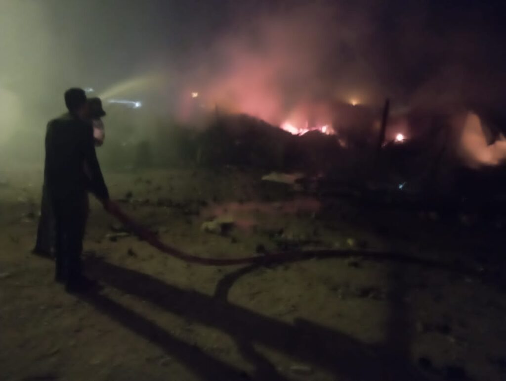 الدفاع المدني بوادي حضرموت يخمد حريقاً اندلع في محل خردة بمنطقة الخيام بمديرية سيئون الدفاع المدني بوادي حضرموت يخمد حريقاً اندلع في محل خردة بمنطقة الخيام بمديرية سيئون