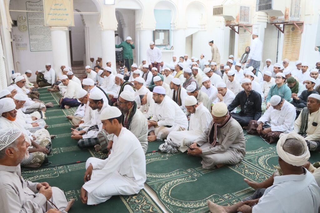 جلسات ذكر ووعظ ودعاء وأناشيد دينية في ختم رباط العلم الشريف ومسجد الرياض بسيئون ليلة 19 رمضان جلسات ذكر ووعظ ودعاء وأناشيد دينية في ختم رباط العلم الشريف ومسجد الرياض بسيئون ليلة 19 رمضان