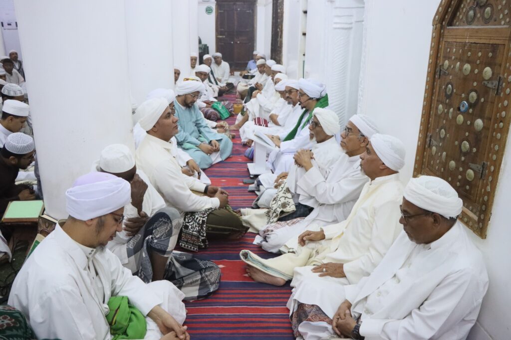 جلسات ذكر ووعظ ودعاء وأناشيد دينية في ختم رباط العلم الشريف ومسجد الرياض بسيئون ليلة 19 رمضان جلسات ذكر ووعظ ودعاء وأناشيد دينية في ختم رباط العلم الشريف ومسجد الرياض بسيئون ليلة 19 رمضان