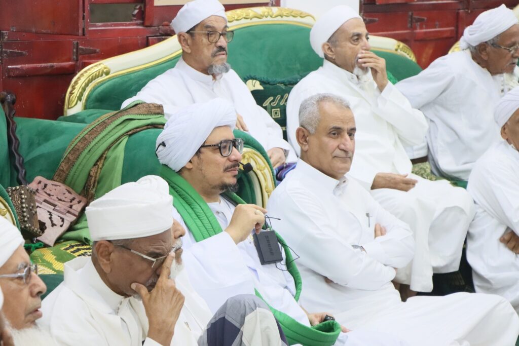 جلسات ذكر ووعظ ودعاء وأناشيد دينية في ختم رباط العلم الشريف ومسجد الرياض بسيئون ليلة 19 رمضان جلسات ذكر ووعظ ودعاء وأناشيد دينية في ختم رباط العلم الشريف ومسجد الرياض بسيئون ليلة 19 رمضان