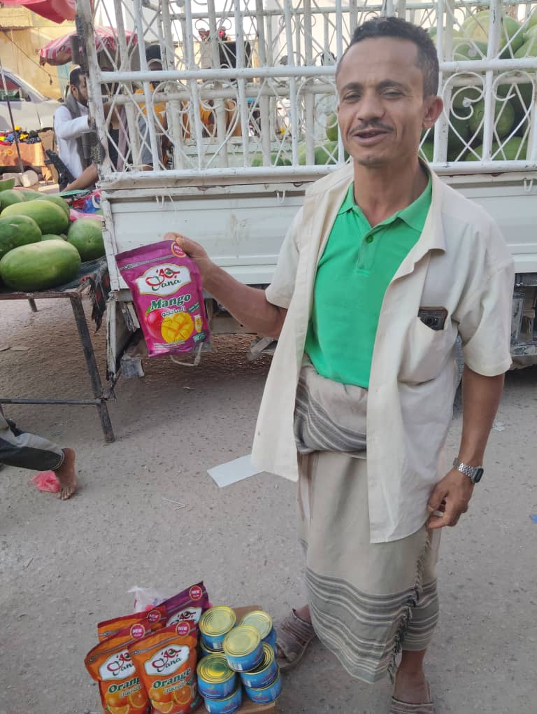 ازدحام في الأسواق وتراجع في الشراء.. ارتفاع أسعار الملابس يثقل كاهل المواطنين في مديرية القطن بحضرموت "صور" ازدحام في الأسواق وتراجع في الشراء.. ارتفاع أسعار الملابس يثقل كاهل المواطنين في مديرية القطن بحضرموت "صور"