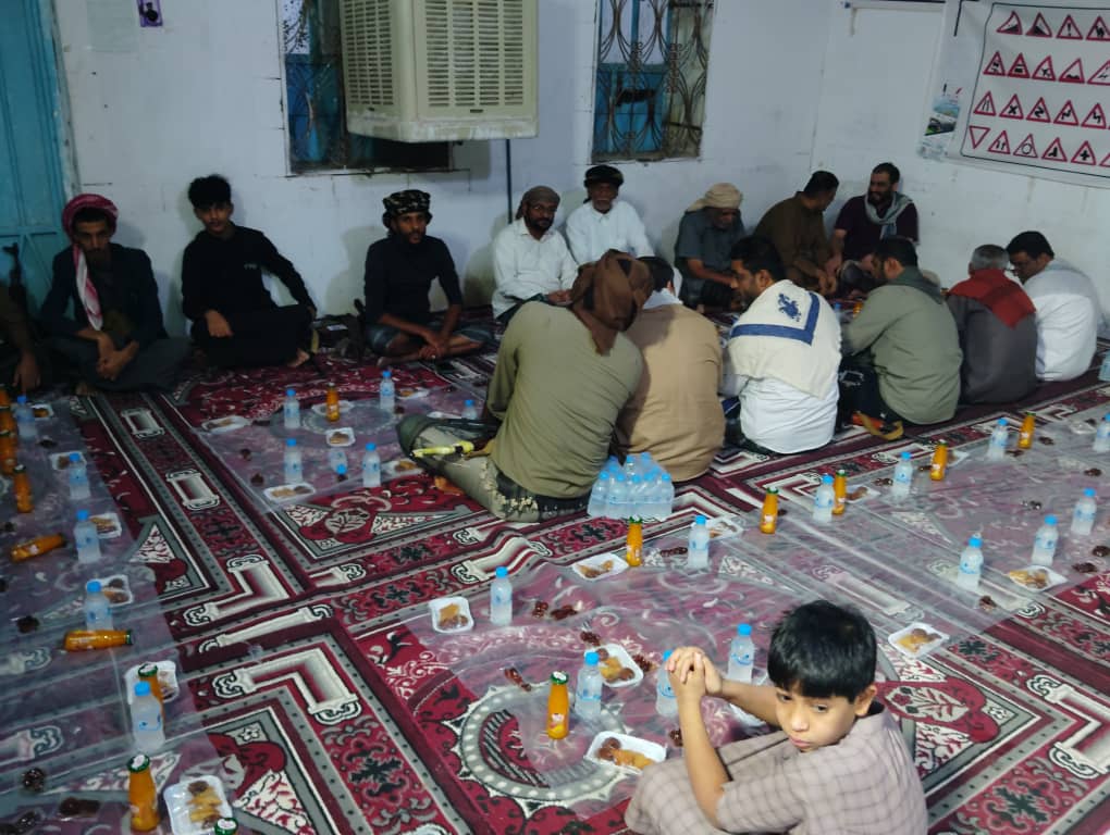 بحضور مدير أمن وشرطة وادي حضرموت.. إدارة مرور القطن تقيم مائدة الإفطار الجماعي السنوي بحضور مدير أمن وشرطة وادي حضرموت.. إدارة مرور القطن تقيم مائدة الإفطار الجماعي السنوي