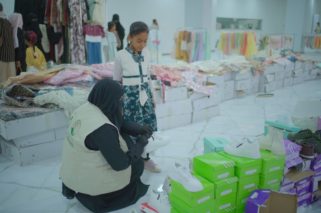 مركز الملك سلمان للإغاثة يدشن مشروع "كسوة فرح" بمديرية سيؤون مركز الملك سلمان للإغاثة يدشن مشروع "كسوة فرح" بمديرية سيؤون